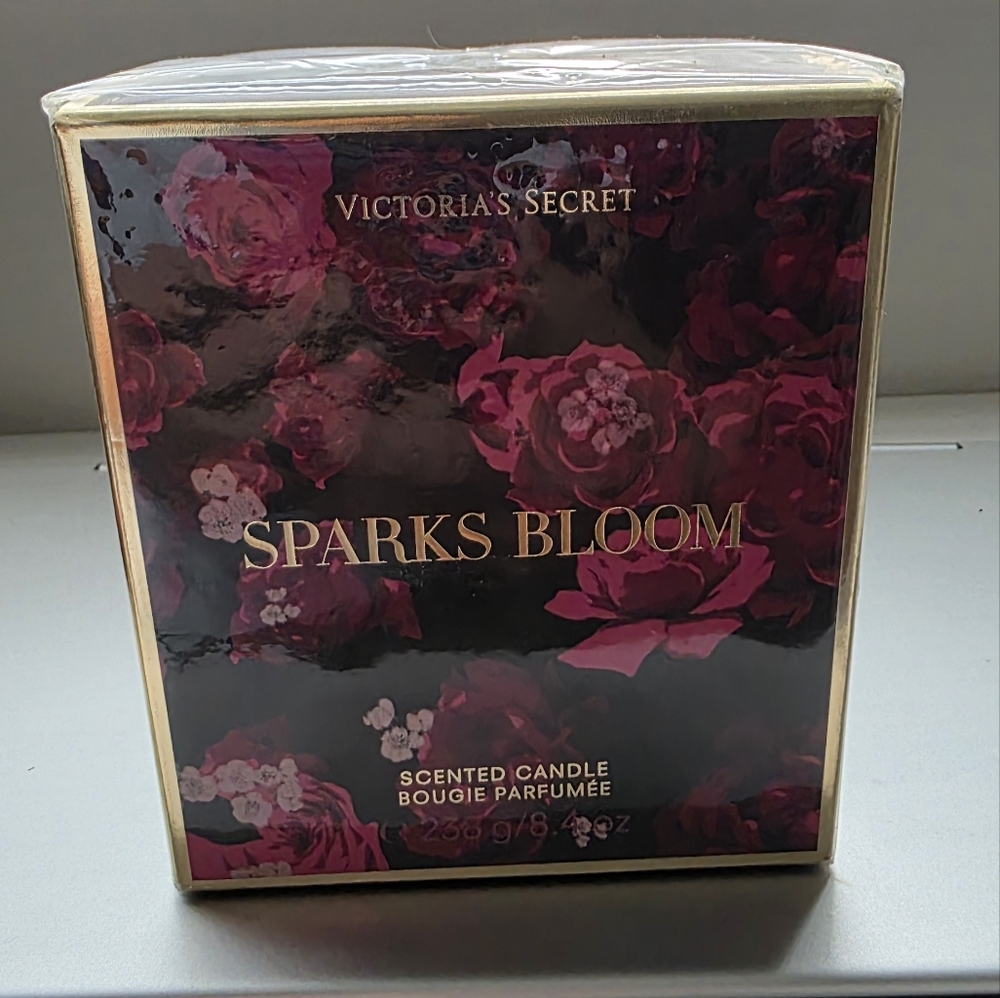 NWT Victoria's Secret Sparks Bloom Scented Candle 238 G Or 8.4 Oz